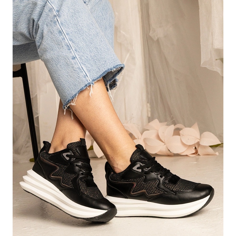 Adidași negri cu un element holografic negru 1