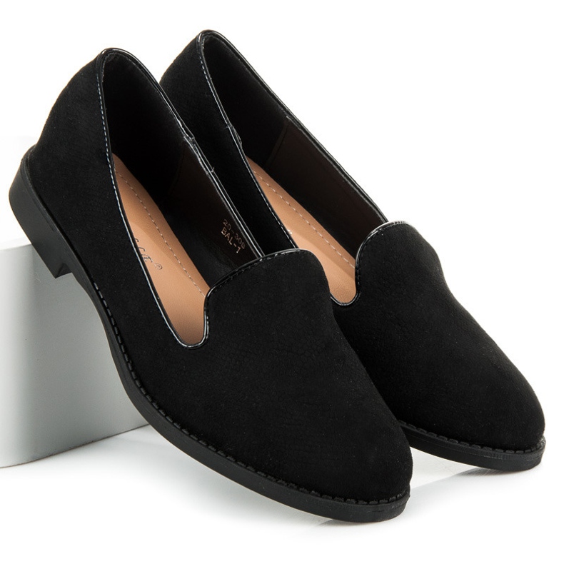 Bestelle Lorzii Negri cu un model negru 1