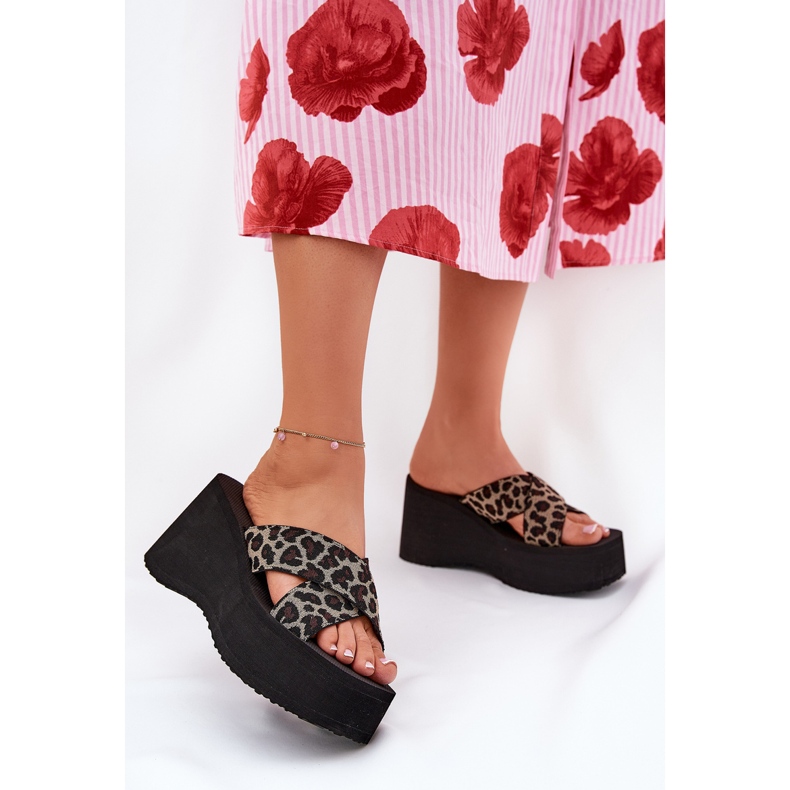 Flip -flops pentru femei pe pană și platformă leopard imprimeu negru bej 2