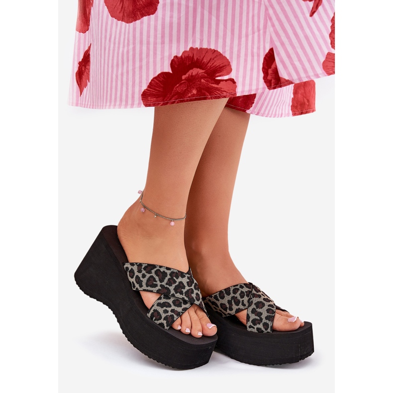 Flip -flops pentru femei pe pană și platformă leopard imprimeu negru bej 1