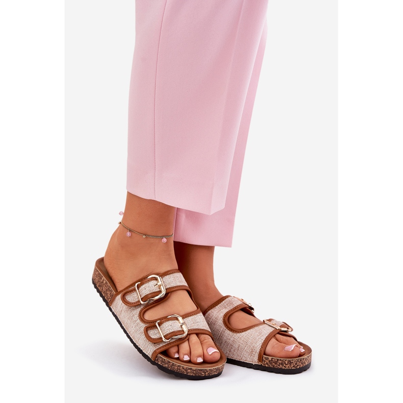 Materialul femeilor se aruncă pe o platformă de plută cu catarame de cămile maro 1 Materialul femeilor se aruncă pe o platformă de plută cu catarame de cămile maro 1