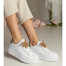 Adidași albi și aurii decorați cu un fluture cu zircoane 2