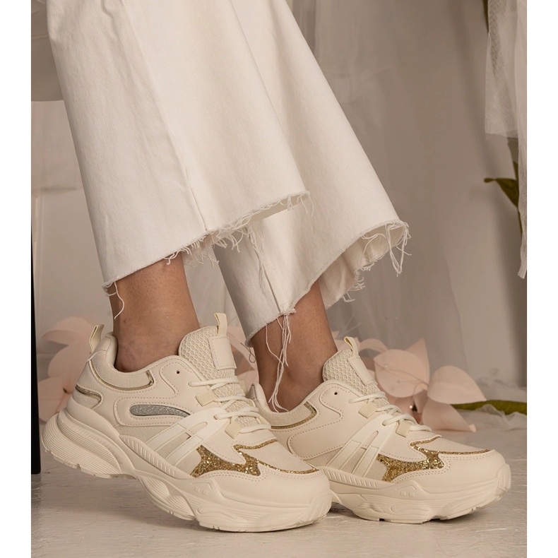 Adidași sportivi pentru femei bej cu sclipici 1