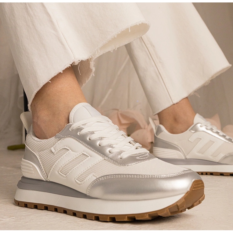 Sporturi pentru femei White-Srebrne alb 1