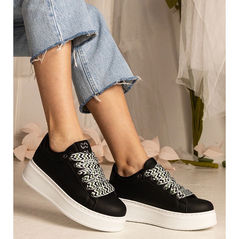 Adidași de femei negre cu dantelă masivă = negru 2 Adidași de femei negre cu dantelă masivă = negru 2