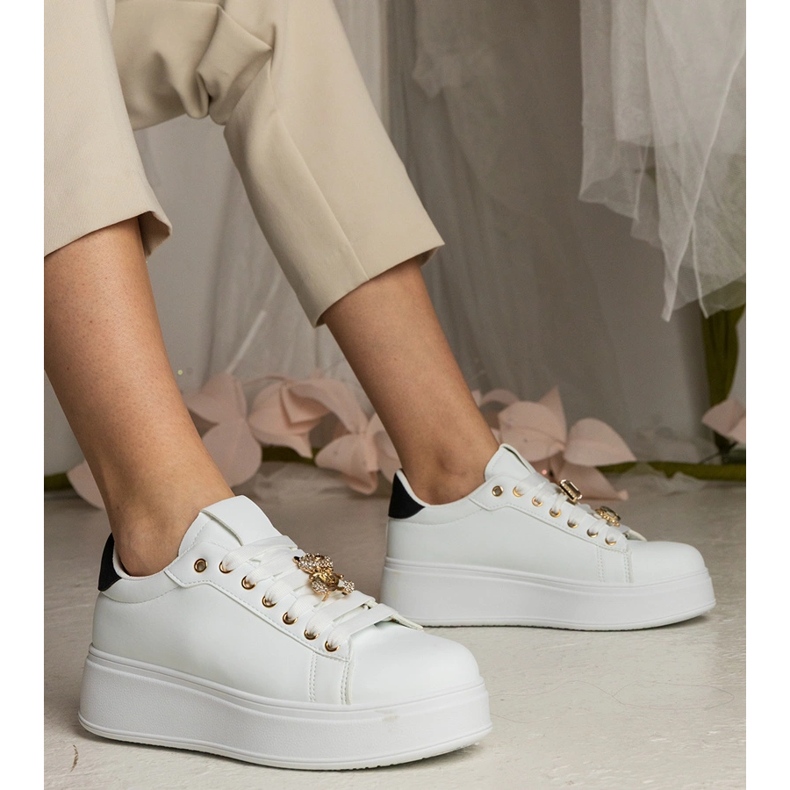 Adidaje albe și albe pentru femei decorate cu pietre 1