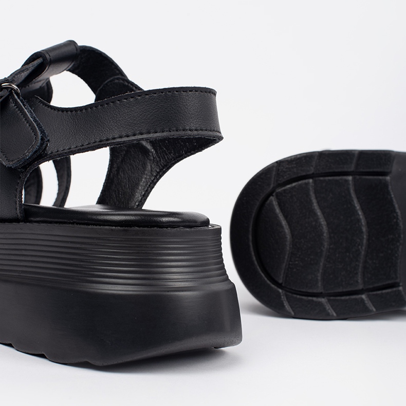Goodin Sandale negre pe platforma de piele negru 1