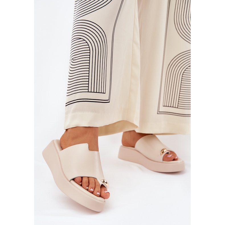 Flip -flops pentru femei pe platformă și panouri joase cu detalii decorative bej 2