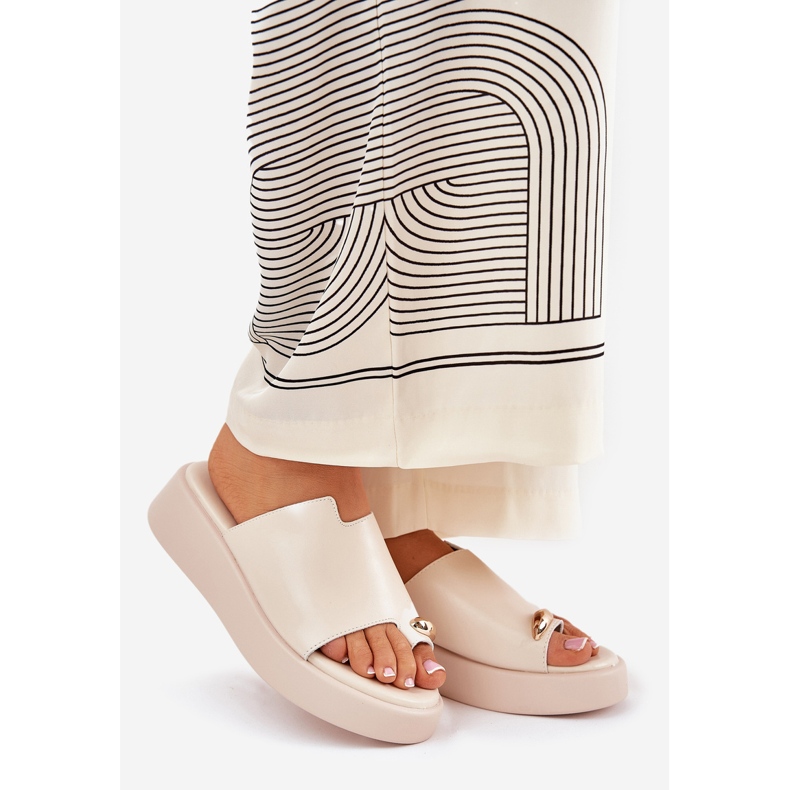 Flip -flops pentru femei pe platformă și panouri joase cu detalii decorative bej 1