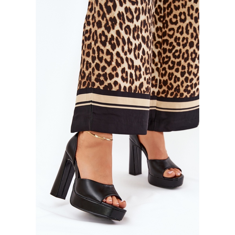 Sandale pentru femei pe postare și platformă din piele eco negru 2 Sandale pentru femei pe postare și platformă din piele eco negru 2