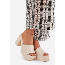 Papuci de piele Eco pentru femei pe postare și platformă cerșetor ușor bej 1