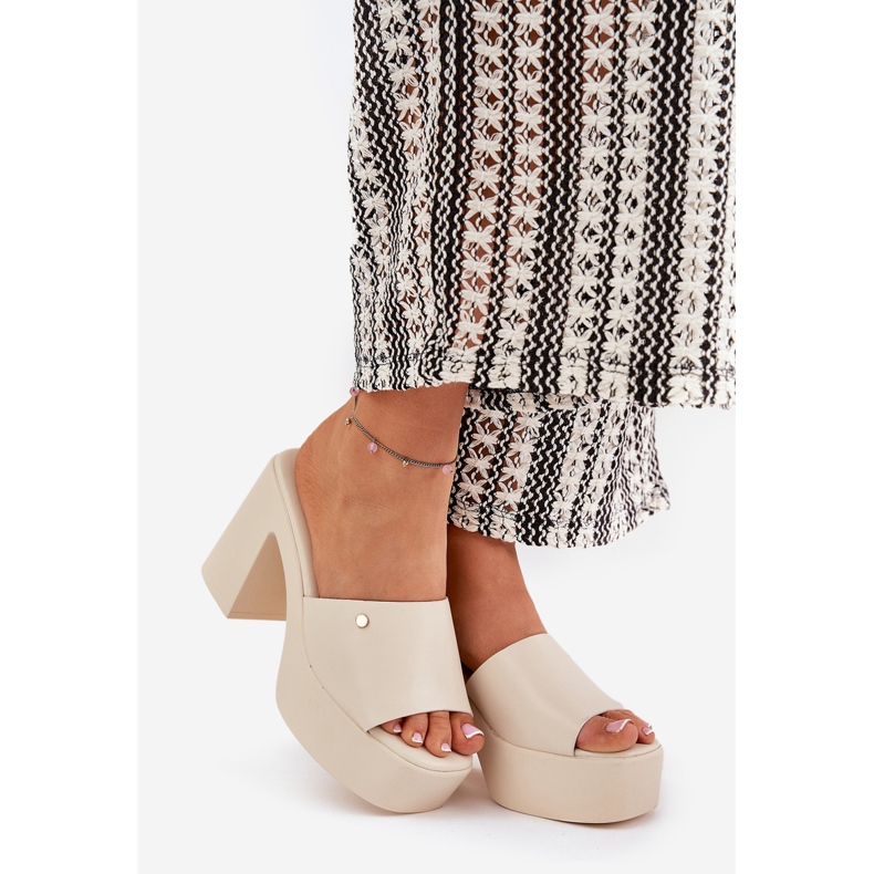 Papuci de piele Eco pentru femei pe postare și platformă cerșetor ușor bej 1