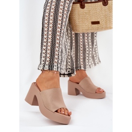 Papuci pentru femei pe postul și platforma Kaki bej 2 Papuci pentru femei pe postul și platforma Kaki bej 2