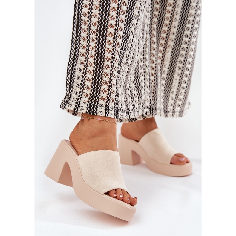 Papuci pentru femei pe postare și platformă bej 2