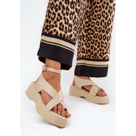 Sandale pentru femei pe platformă și un bej din piele Eco Eco 2