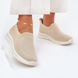 Adidași cu material bej pentru femei 2