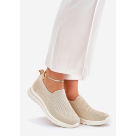 Adidași cu material bej pentru femei 1