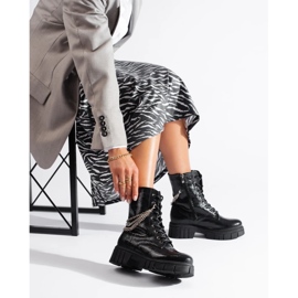 Cizme negre cu lanțuri de la Sokolski negru 1