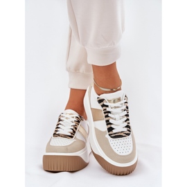 Adidașii pentru femei pe o platformă masivă, un model de aur bej-auriu 3