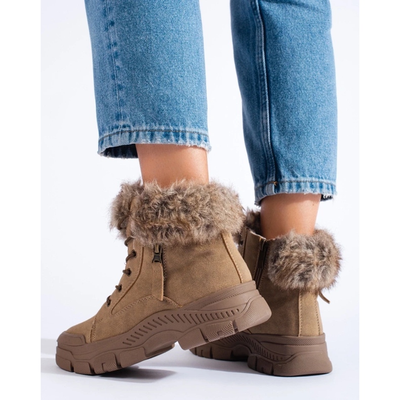 Cizme de drumeție maro de damă cu blană bej 1