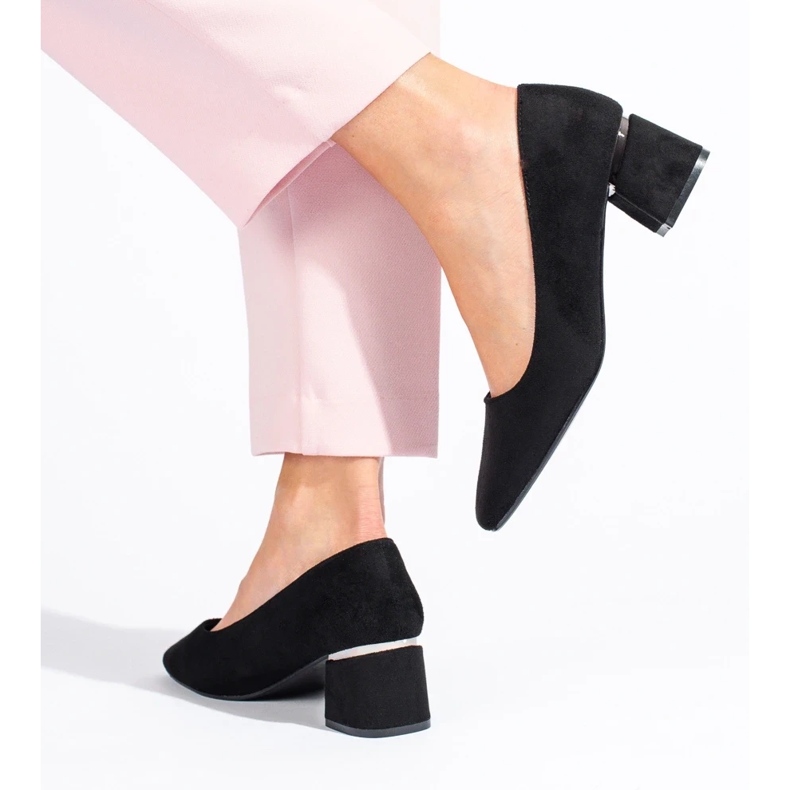 Pompe de dama Vinceza pe un toc mic negru 1