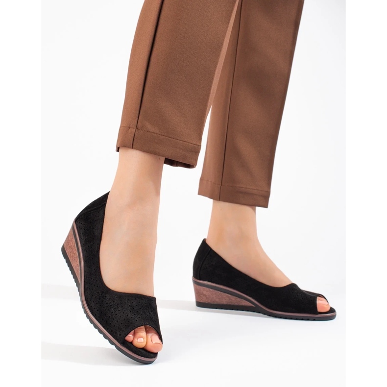 W. Potocki Pompe cu pană din piele intoarsa ajurata pentru dama Potocki negru 1