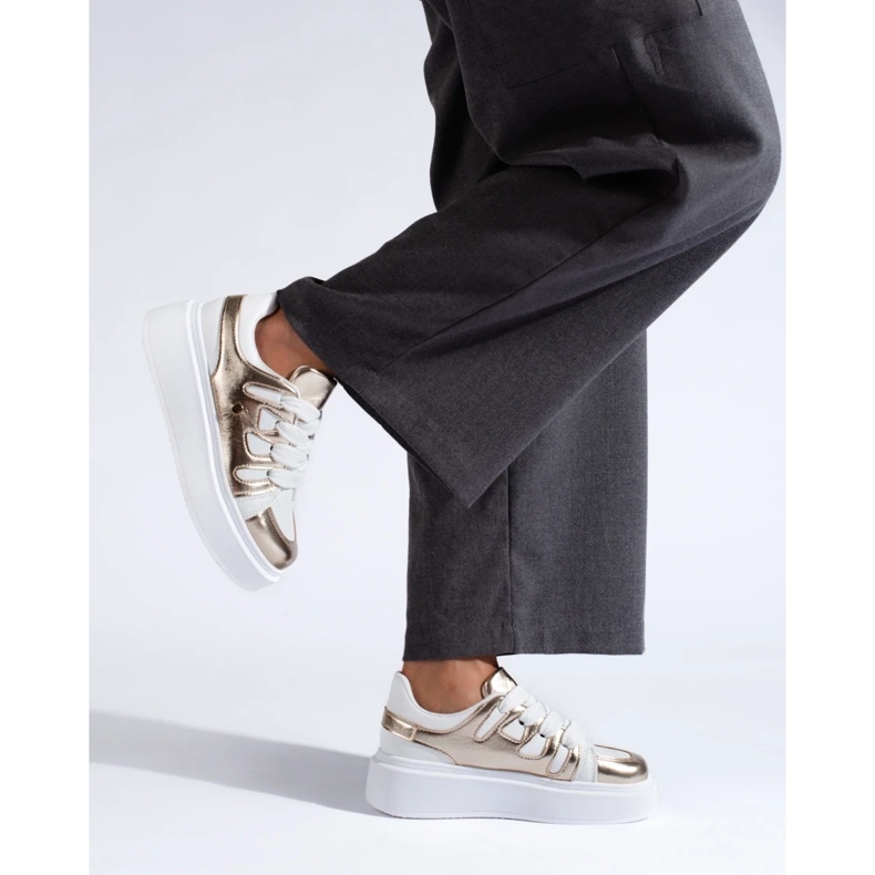 Adidași cu platformă înaltă aurii și albi de la Shelovet 2