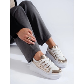 Adidași cu platformă înaltă aurii și albi de la Shelovet 1