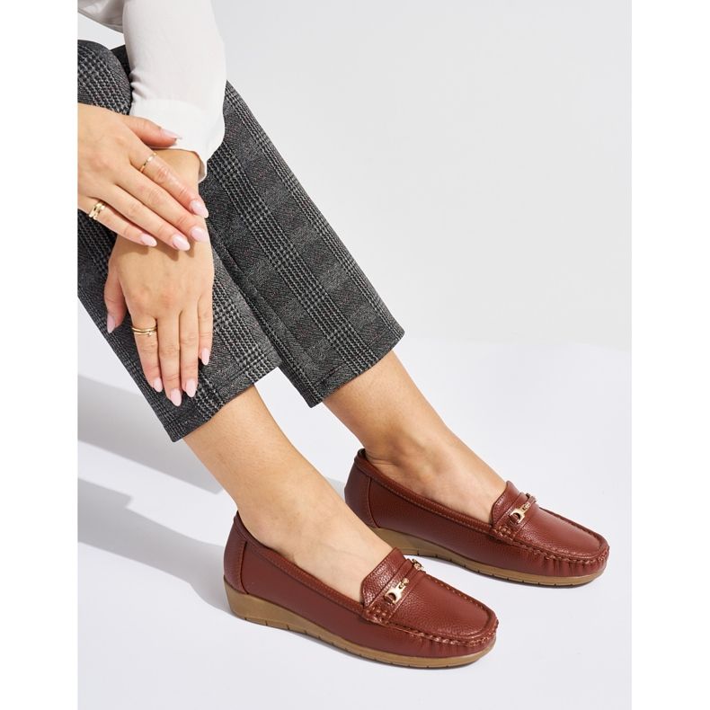 Mocasini de dama maro cu decor 1