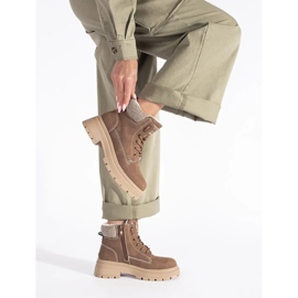 Cizme de dama izolate maro 1