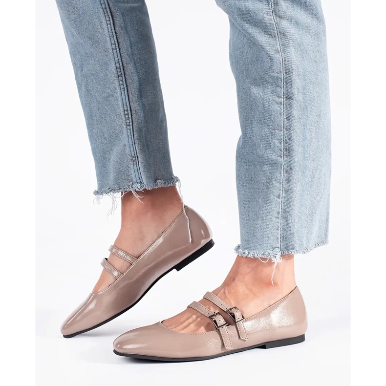 Balerini din piele lăcuită bej cu închizătoare 1