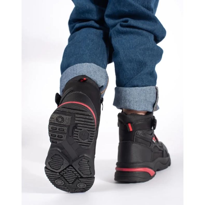 Cizme negre izolate pentru baieti negru 1