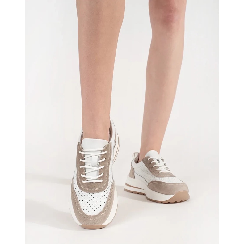 Goodin Pantofi sporturi deschise din piele pe o talpă groasă de alb-bej 2