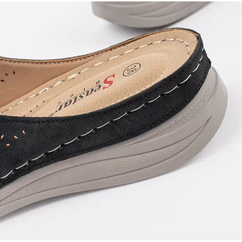 Papuci pentru femei negre pe o talpă groasă negru 1