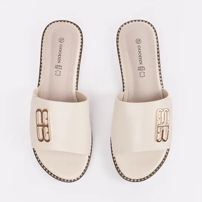 Goodin Flaps pentru femei ușoare pe o talpă plană cu un ornament bej 2