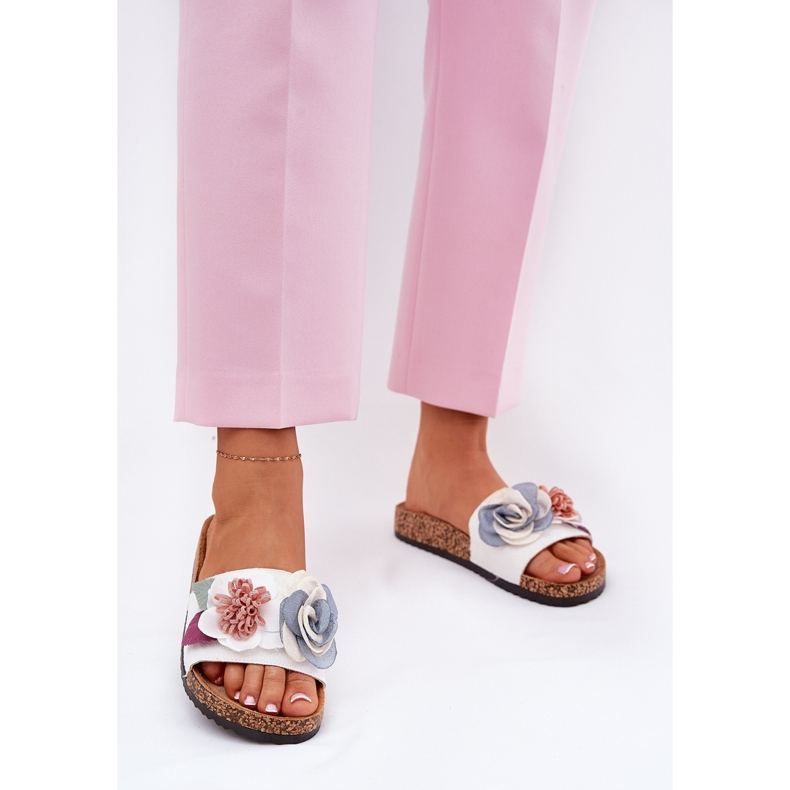 Flip -flops pentru femei cu flori pe o platformă de plută albă 2