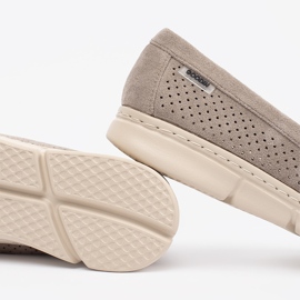Goodin Dark Beige Openwork Loafers cu un element de aur bej 1