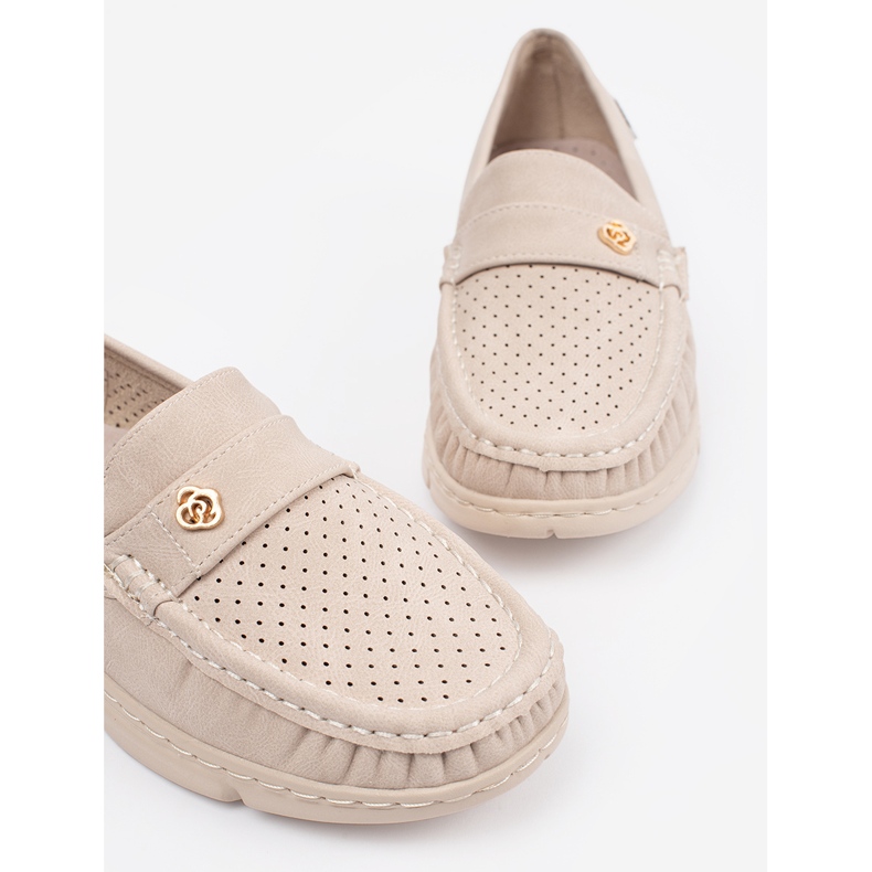 Goodin Light -beige Openwork Loafers cu un element de aur bej 1