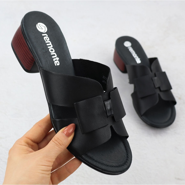 Flip-flops din piele pentru femei pe blocul Remonte R8759-01 negru 1