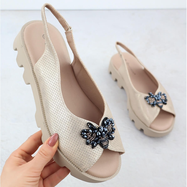 Sandale pentru femei pe platformă Perforate Metalice POTOCKI SZ12610 de aur 1