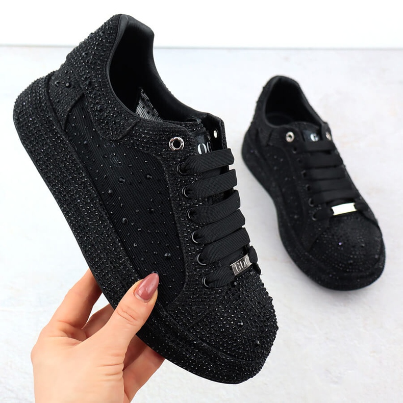 Pantofi pentru femei cu zirconi pe platformă Black GOE NN2N4021 negru 1