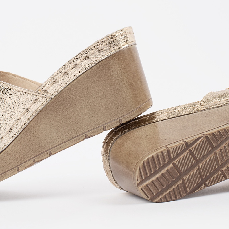 Goodin Flip -Flip -Flip -Flops pe Wedge de aur 1