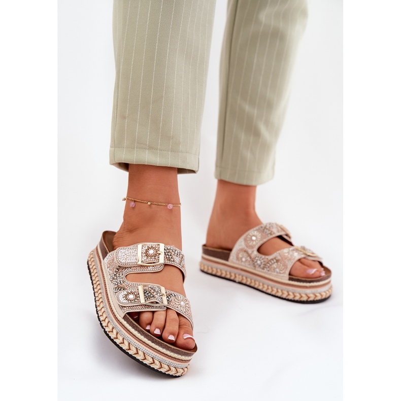 Papuci cu decorare și catarame pe platforma de aur 2