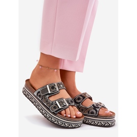 Papuci cu decorare și catarame pe platforma neagră negru 1 Papuci cu decorare și catarame pe platforma neagră negru 1