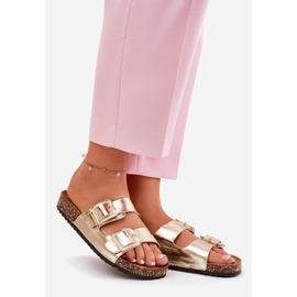 Flip -flops pentru femei cu cleme pe o talpă de aur din Cork 1 Flip -flops pentru femei cu cleme pe o talpă de aur din Cork 1