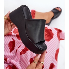 Papuci pentru femei din piele Eco pe platformă și pene negre negru 1 Papuci pentru femei din piele Eco pe platformă și pene negre negru 1