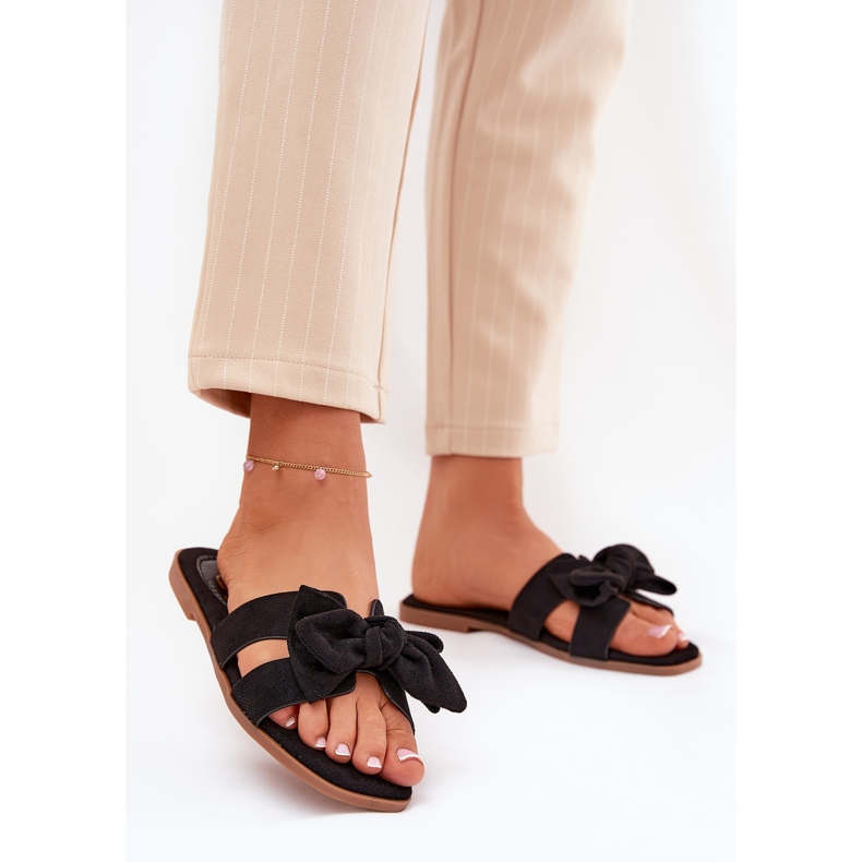 Flip -flops pentru femei cu un arc negru 2