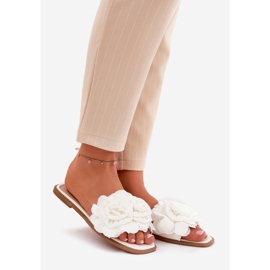 Flip -flop -uri pentru femei cu fluturi cu flori decorative albe 1 Flip -flop -uri pentru femei cu fluturi cu flori decorative albe 1