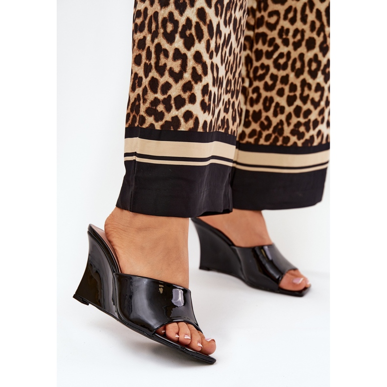 Nunți pentru femei pictate pe panouri negre negru 2 Nunți pentru femei pictate pe panouri negre negru 2