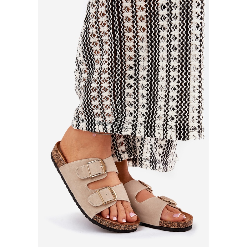 Flip -flops pentru femei pe o platformă de plută cu cleme de aur bej 1